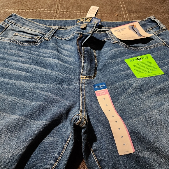 Arizona Jeans - Picture 2 of 3